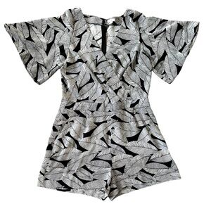 LOFT black & white leaf pattern criss cross front flutter sleeve romper size 10